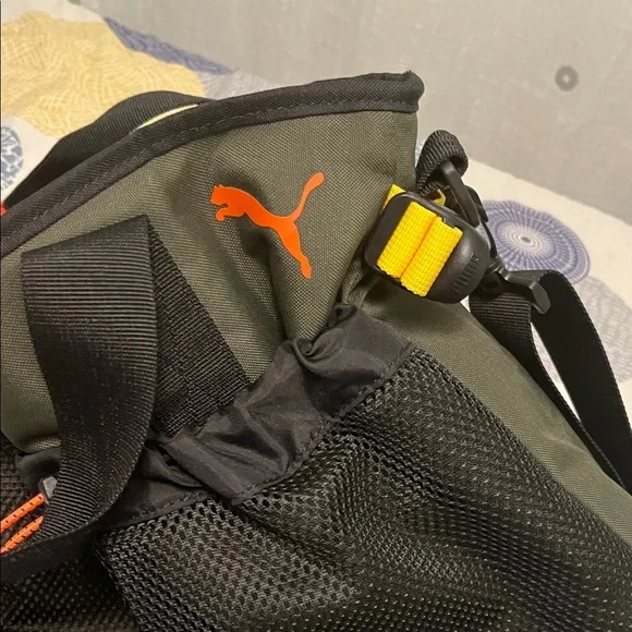 Puma Men's Olive and Black Messenger Bag like new - Picture 10 of 11